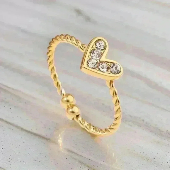 Twisted Love Heart Zircon Ring - Picture 1 of 5